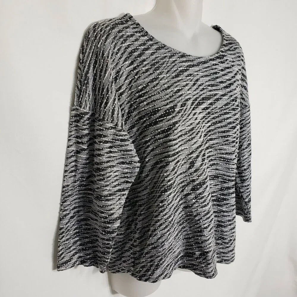 Chico's Womens Top Size 1 Medium 8 Black Gray Textured 3/4 Sleeve Metallic Round